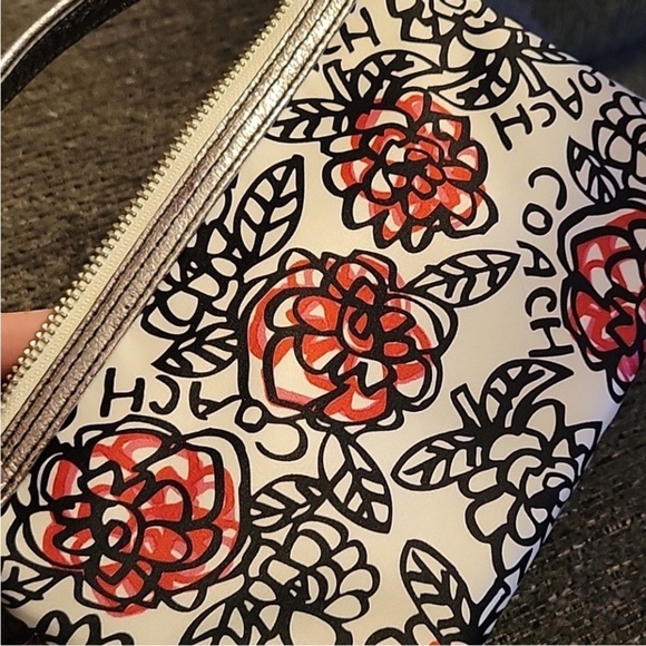 EUC RARE Coach Poppy Floral Wristlet/Mini Purse with original Coach Hang Tags - Picture 2 of 5